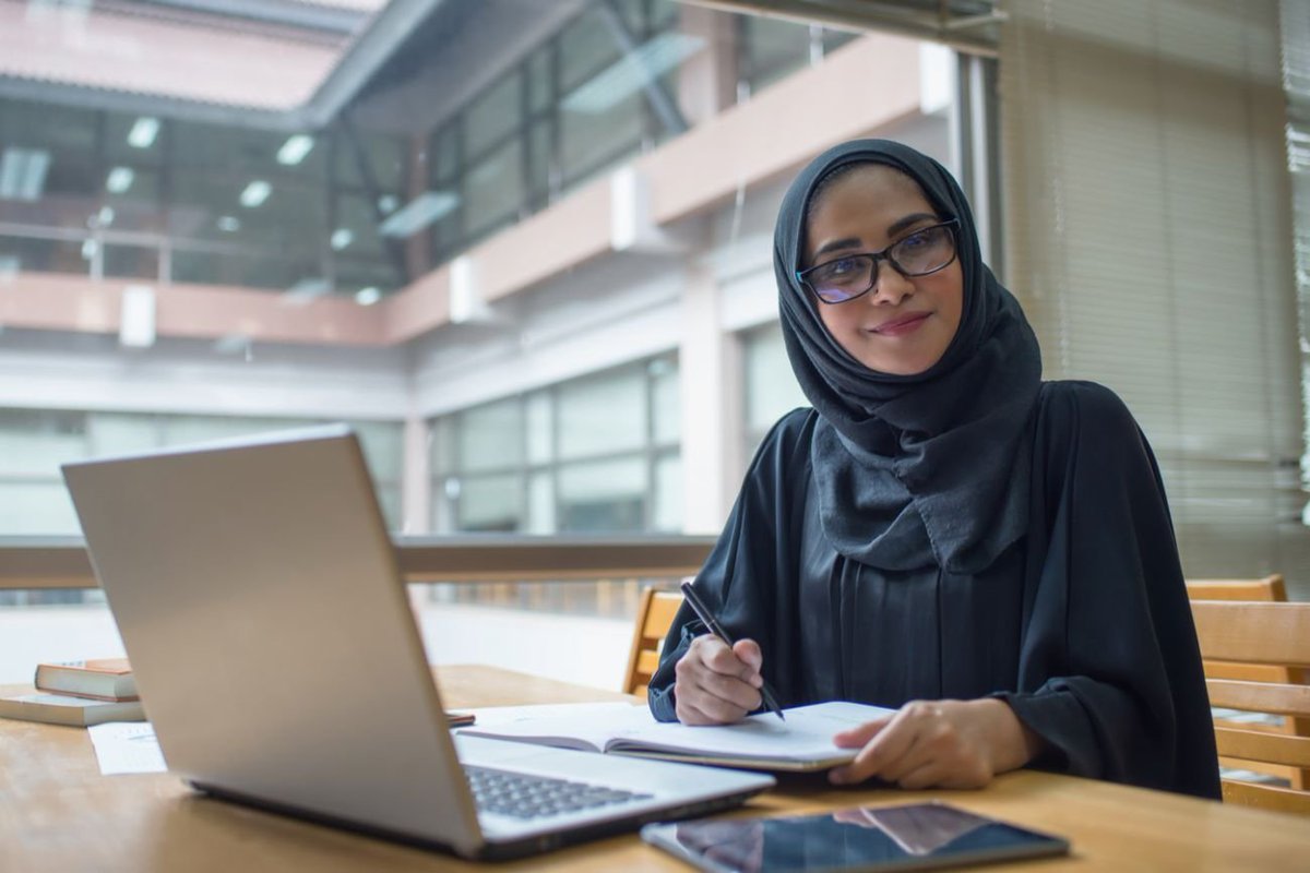 كم تكلفة الدراسة في جامعة عفت