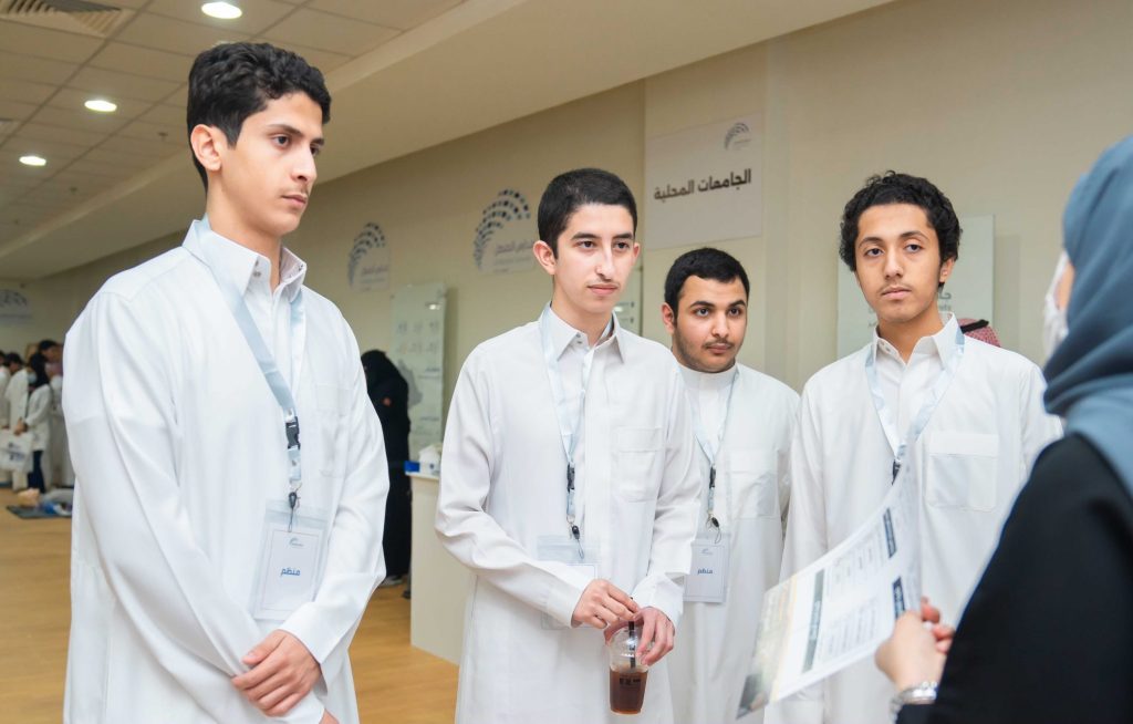 هل الدراسة مختلطة في جامعة اليمامة