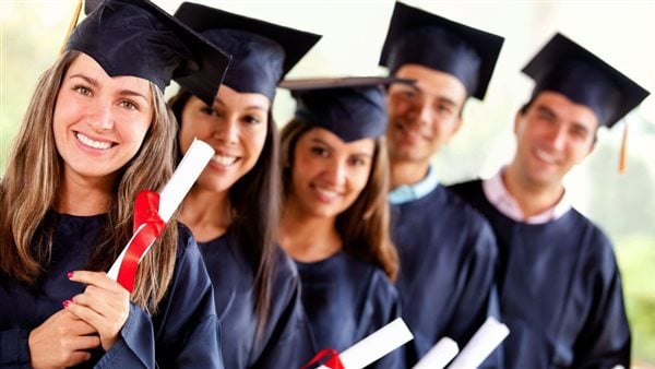 منح الجامعات الأهلية في الكويت