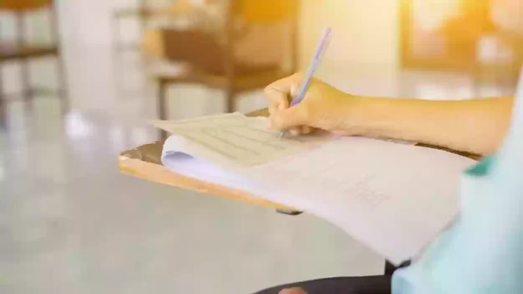 هل فيه تجسير من دبلوم إلى بكالوريوس في السعودية