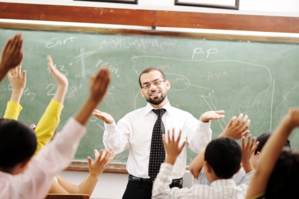 إذاعة مدرسية عن احترام المعلم كاملة العناصر وجاهزة للطباعة