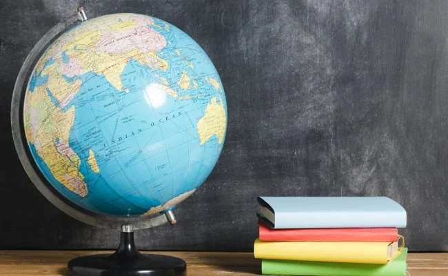 إذاعة مدرسية عن الدراسات الاجتماعية كاملة وجاهزة للطباعة
