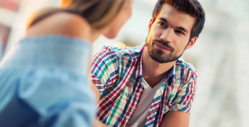 كيف افهم تلميحات الرجل المعجب