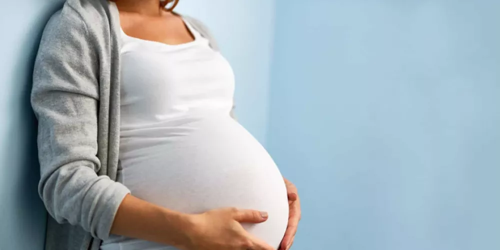 متى تبدأ أعراض الحمل بالظهور قبل الدورة؟! طبيب نساء وتوليد يجيب